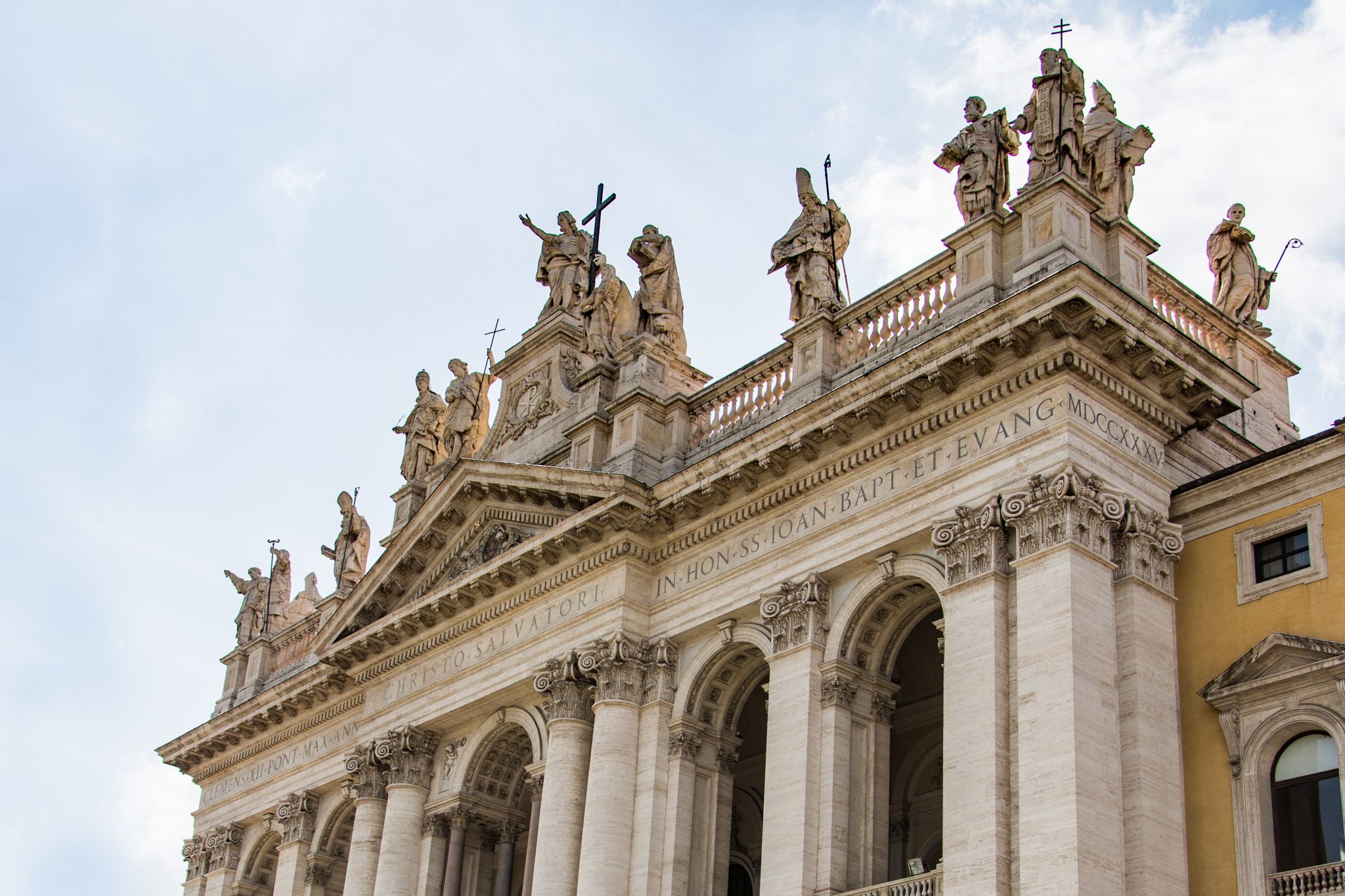 lateraanikirkon facadi