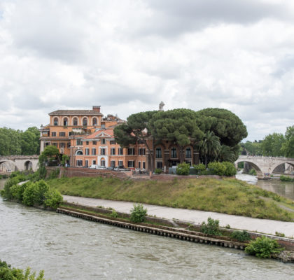 saari roomassa tiber-joessa