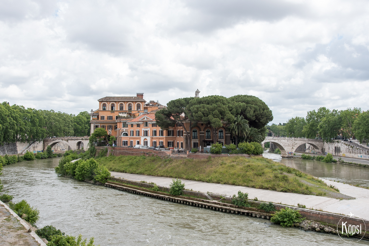 saari roomassa tiber-joessa