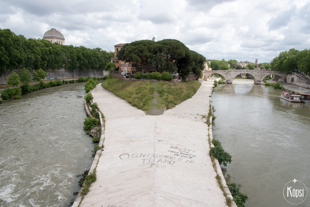 veneenmuotoinen saari roomassa