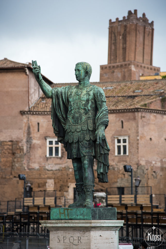 keisareiden patsaat roomassa