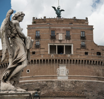 castel sant`angelo hadrianuksen mausoleumi enkelten silta
