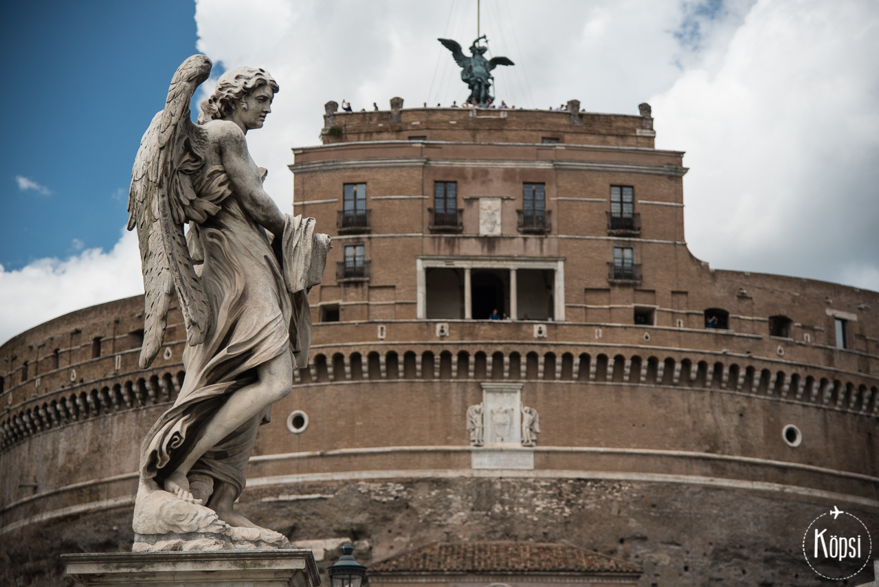 castel sant`angelo hadrianuksen mausoleumi enkelten silta