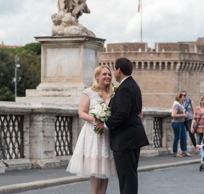 tuore aviopari roomassa