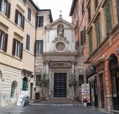 pieni kirkko santa barbara dei librai campo de fiori