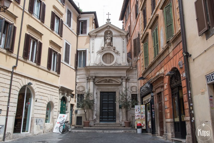 pieni kirkko santa barbara dei librai campo de fiori