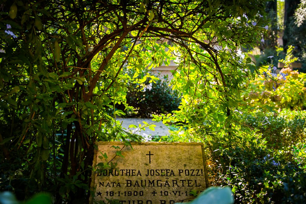 rooman nähtävyydet hautausmaat