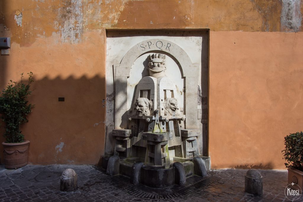 fontana degli artisti rooman suihkulahteet