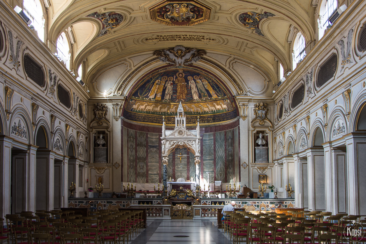 Santa Cecilia keskikäytävä